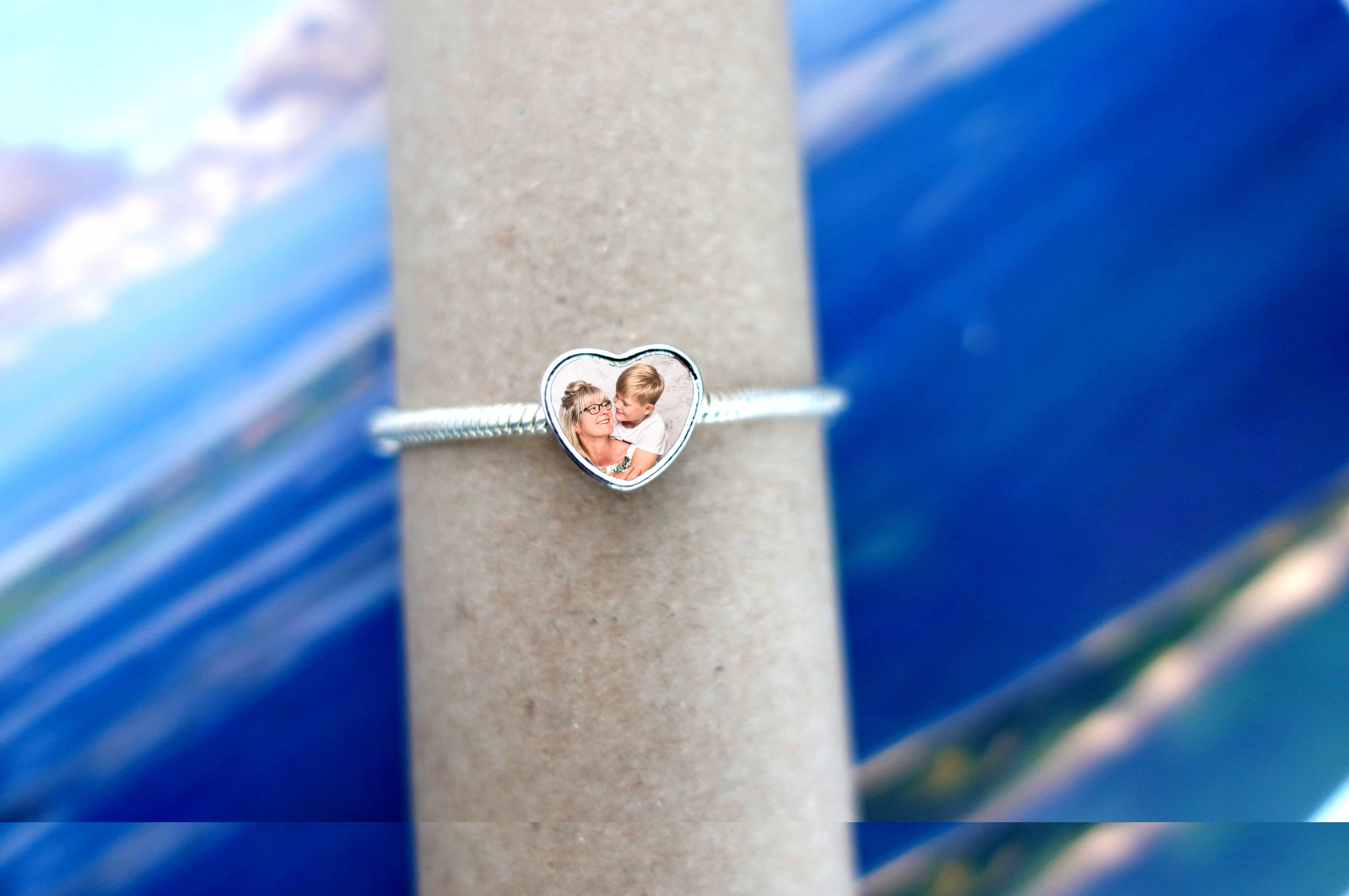 Herz-Charm mit persönlichem Foto am Armband