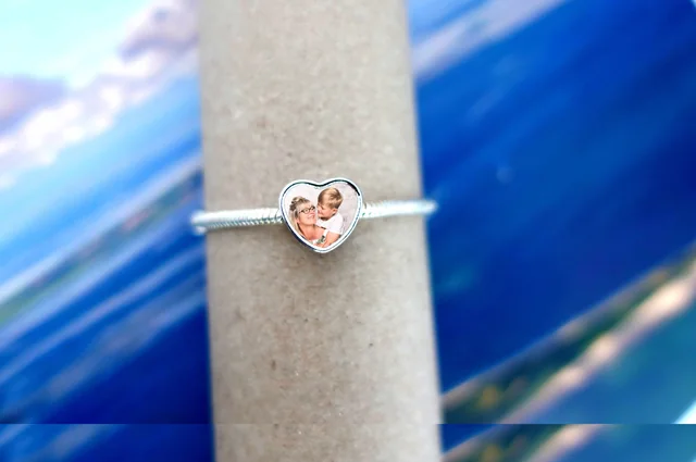 Herz-Charm mit persönlichem Foto am Armband