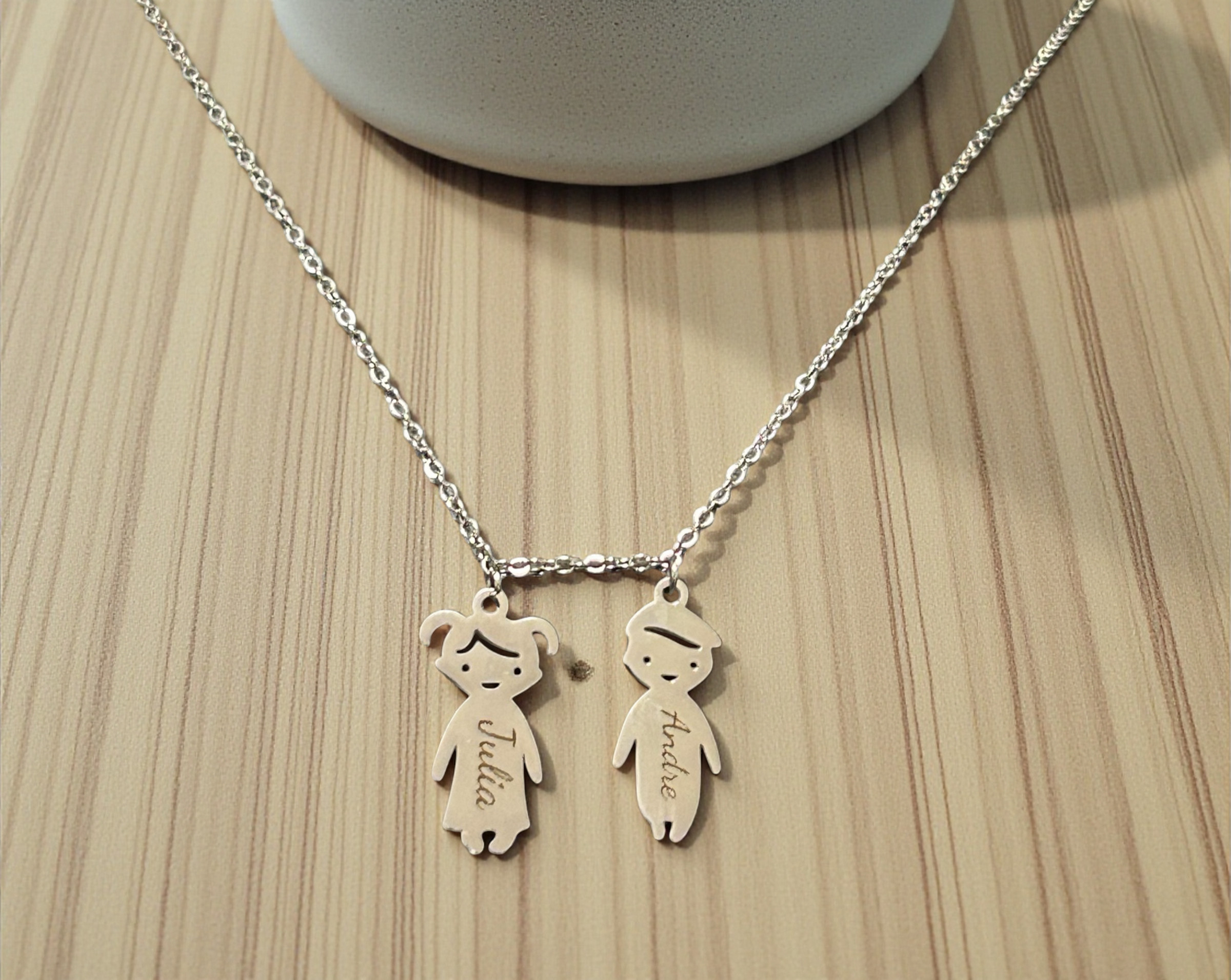 Personalisierte gravierte Namenshalskette aus Edelstahl